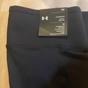 Under Armour NWT  Black with rainbow pattern on legs Wonems Med